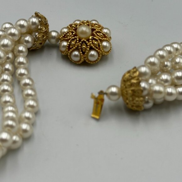 Elegant Pearl Necklace - Picture 9 of 13